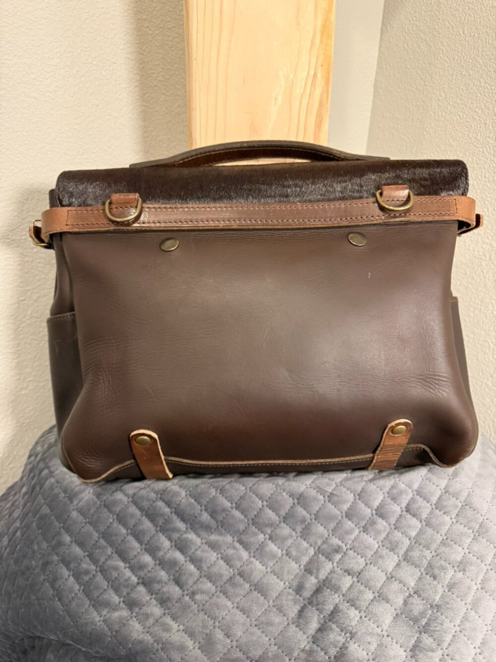 Bleu de chauffe dark brown leather postman bag with dust cover - Picture 2 of 16